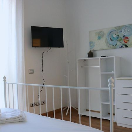 Lovely Navigli Studio With Balcony - Via Carlo Torre Milão Exterior foto